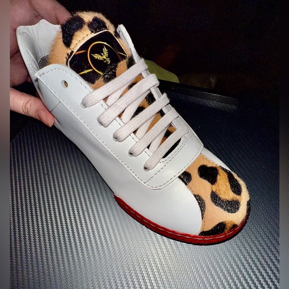 Meet your Posher, Jennifer 
Scroll down to see my newest luxury shoes - Picture 11 of 17